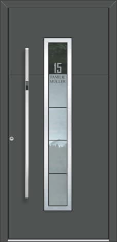 Inotherm AK 522 – Aluminium-Haustür mit hohem gerahmtem Glasband und Namensgravur