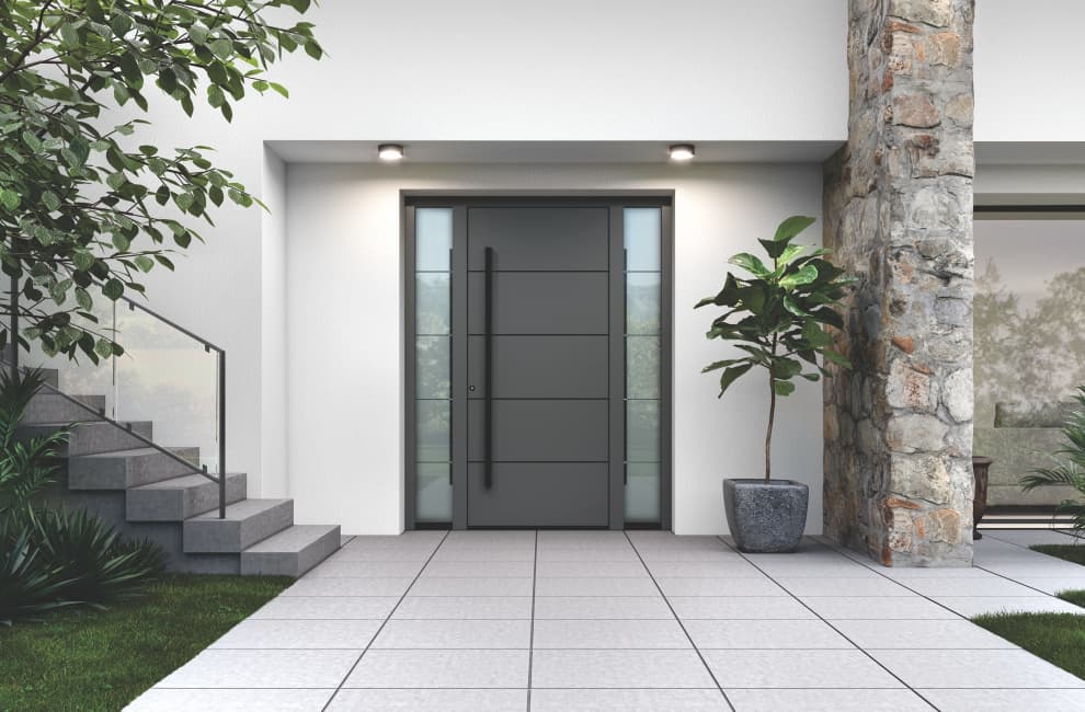 Moderner Hauseingang mit Inotherm Haustür in Anthrazit